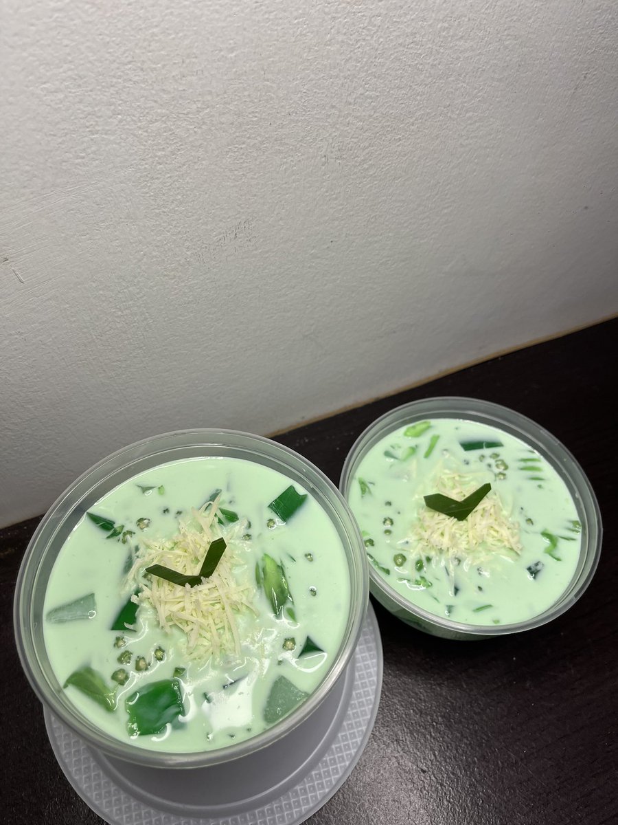 Larsyulistiani's tweet photo. Ready buko pandan 300ml dan 400ml😍 https://t.co/24XIYPxPI3