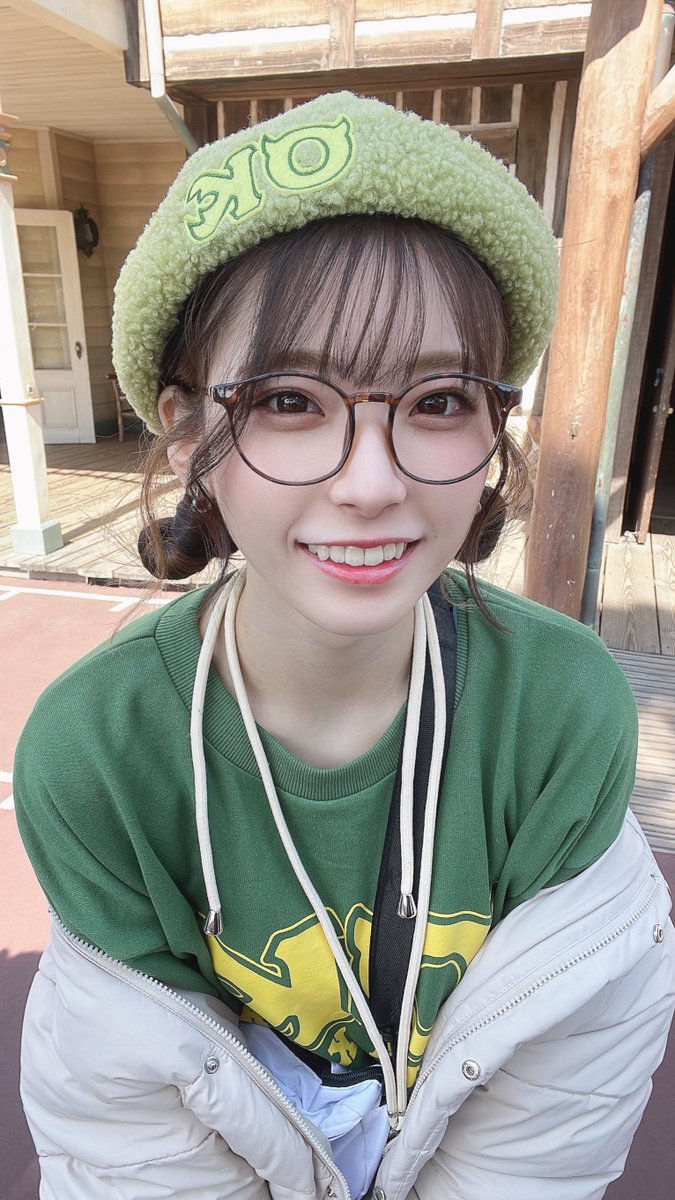 ディズニー行ってはしゃいでる彼女は好きですか？？？👧🏻💓 https://t.co/9WP0G0W2Xz