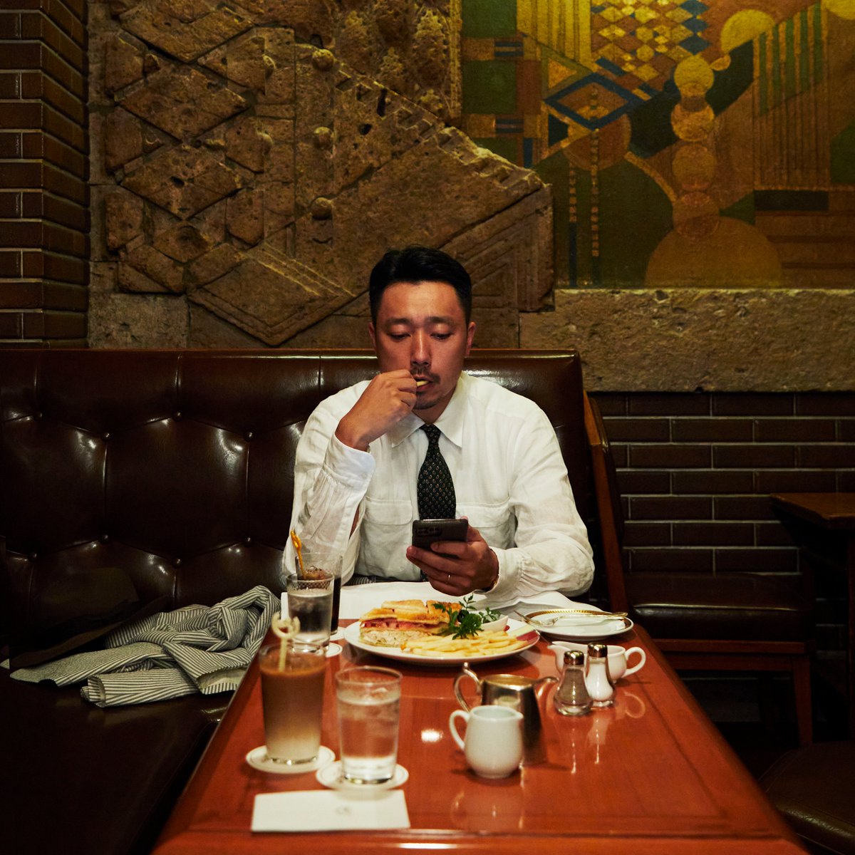 In this months Diary of a Rake, Tokyo based photographer Kazuki Nagayama takes us on a rakish tour of his hometowns favourite and most beloved destinations.⁠

therake.com/stories/style/…

#DiaryOfARake #Japan