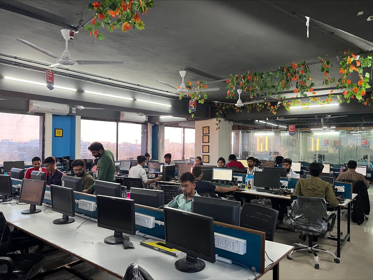 VirtualHeight's tweet image. One Month Strong ✊ #IndoreOffice #5thFeb

Happy One Month Anniversary to our new home! 🎉🏢 

We’re settling in just fine, and we couldn't be more excited for what's to come! 🚀👀 

#ReachingNewHeights
.
.
.
#NewOffice #OneMonthAnniversary #NewWorkSpace #VirtualHeight