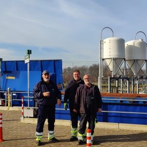 Het is de Week van de Afvalhelden!🎊 We zetten onze #afvalhelden van de milieustraat in Voorhout daarom graag in het zonnetje☀️

6 dagen en 2 avonden in de week staan onze afvalhelden voor je klaar😃 Bijna al je grof afval kan je bij ze brengen, zij wijzen de weg naar de bakken👉