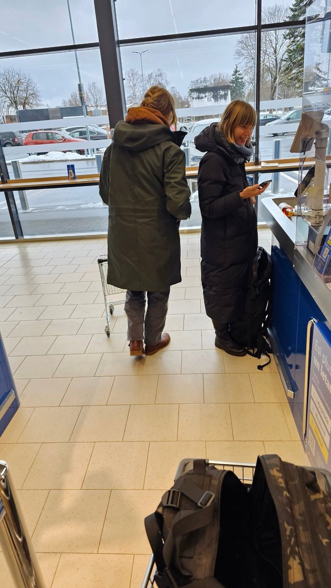 thearmi's tweet photo. Nu jebaķ, kāds var šo izskaidrot?? Un tad bērnam nav, ko paņemt, jo pilns ar šādiem stulbeņiem. https://t.co/7pFOTUxord