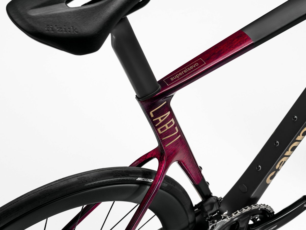 velo101's tweet photo. La gamme lancée en 2008 avec le Super Six s’étoffe aujourd’hui avec le lancement du LAB71. On vous présente la nouvelle gamme SuperSix Evo et le LAB71 🚀

➡️ @RideCannondale
➡️  #ChasingImpossible
➡️ #rideCannondale

https://t.co/Xe7iIF0OEL https://t.co/IEtfJ4J6I0
