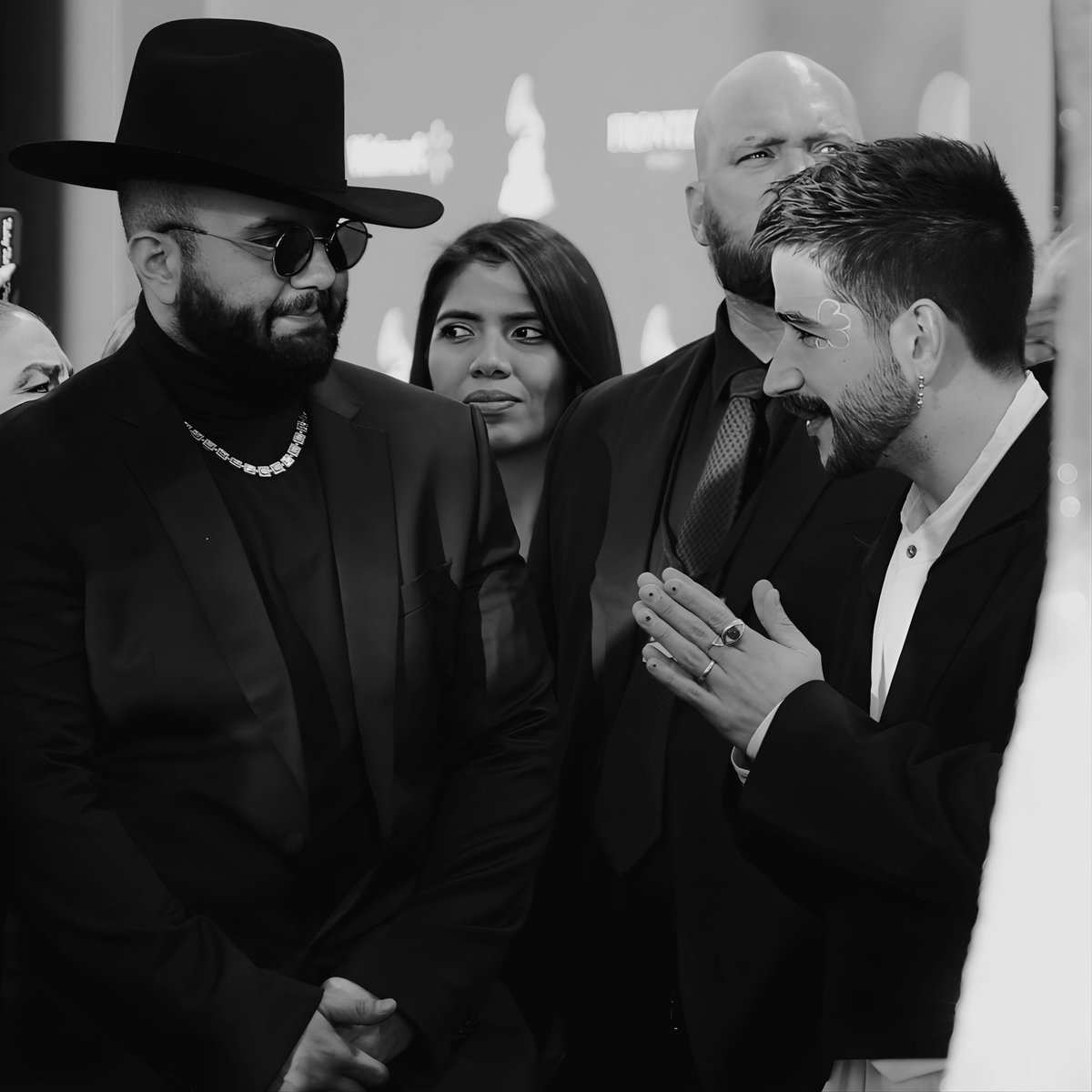 Faltaba ponerlo aquí <a href="/CamiloMusica/">Camilo</a>  se suma al disco 🤍😭. Pa tomar llorando