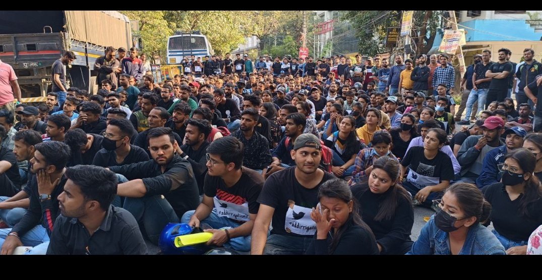 RAHULLA17418204's tweet photo. मेहनती छात्रों को न्याय दो
नकलचियों को बाहर करो
#justice_with_UKPSC_JE_students
#Segregation_in_ukpscje
#addirrigation228
@pushkardhami
@PMOIndia
@UKPSCOFFICIAL
@harishrawatcmuk
@satpalmaharaj https://t.co/19fstHwOZj https://t.co/TmQyPWPfNG