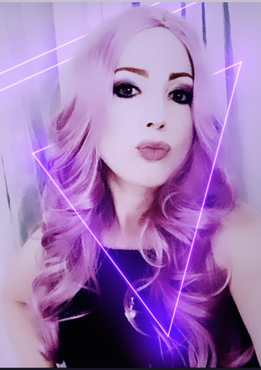 rileymonroe33's tweet photo. #pinkhair #pinkwig #macmakeup #ilovemymakeup https://t.co/7sTJLuDQIw