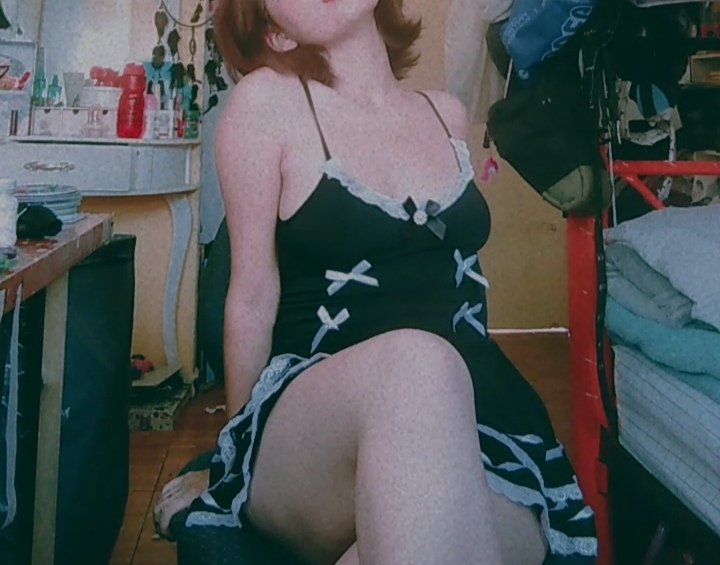 Buenas noches pequeños venenos, me alegra presentarme ante ustedes para que puedan apreciar un poco de mi, es un gusto ❤️☣️

#girl #lewd #nsfw #female #oppai #hentai #fotografia #hot