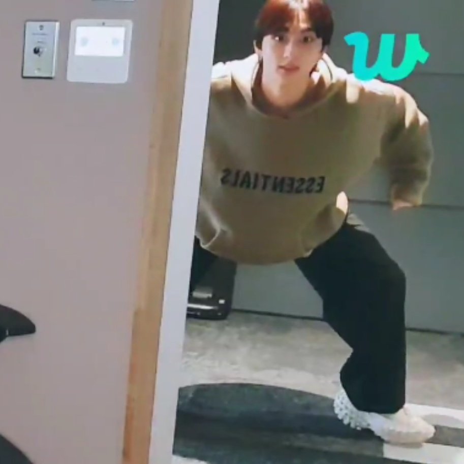 nrkdaily's tweet photo. jungwon 😭😭😭 https://t.co/KCZnowDkFY