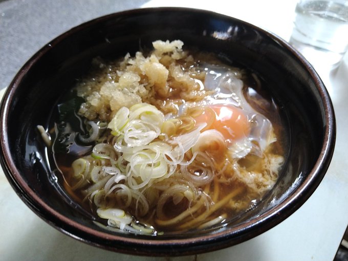 月見そばずるずる。 