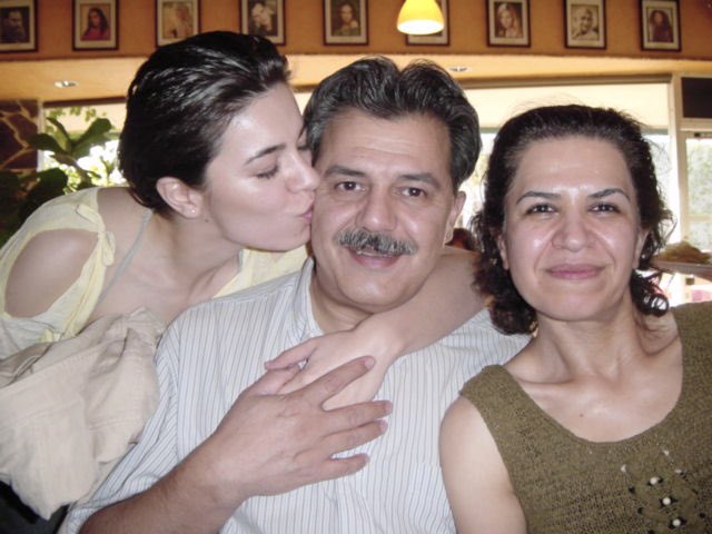 Elyria2016's tweet photo. An Iranian-German political activist named #JamshidSharmahd was allegedly abducted in Dubai by the #IRGC. His family asserts that he has no right to the attorney of their choosing. He has now been unfairly given a death sentence for "Corruption on Earth."
کفیل
 @FriedrichMerz 
@ABaerbock
@AuswaertigesAmt
@Bundeskanzler
@IGFM_DE
@GazelleSharmahd 
@farid8she