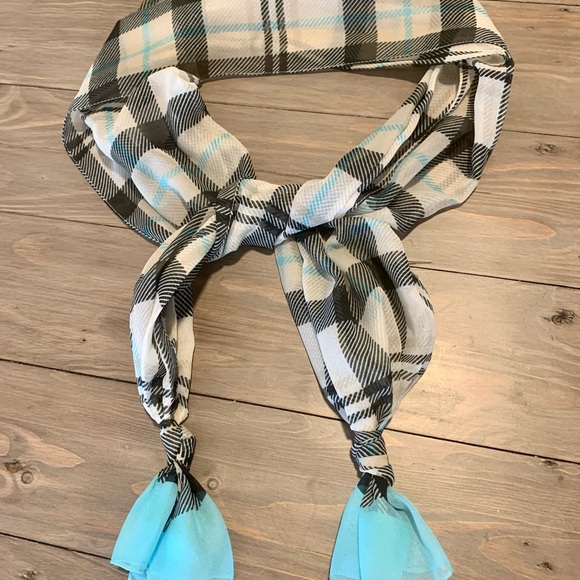 Michelle_NKOTB's tweet photo. So good I had to share! Check out all the items I'm loving on @Poshmarkapp #poshmark #fashion #style #shopmycloset #sourceunknown #peek #vintage: https://t.co/8UlqDztMUr https://t.co/eJ7ey6s5uu