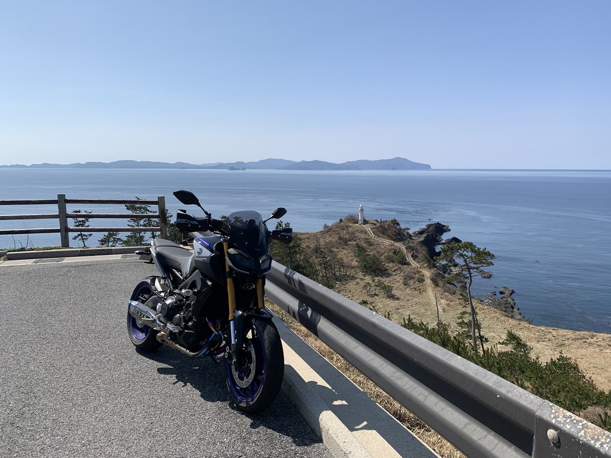 hioftdr's tweet photo. 岡山市から鳥取の水木しげるロード、隠岐の島の島後から眺める同じく隠岐の島の島前、隠岐の島のフェリー乗り場、フェリー内で縛られるmt-09,一泊二日の旅でした。まだフェリー内ですが無事に岡山市まで��ります！ https://t.co/MbHVX2zkUJ