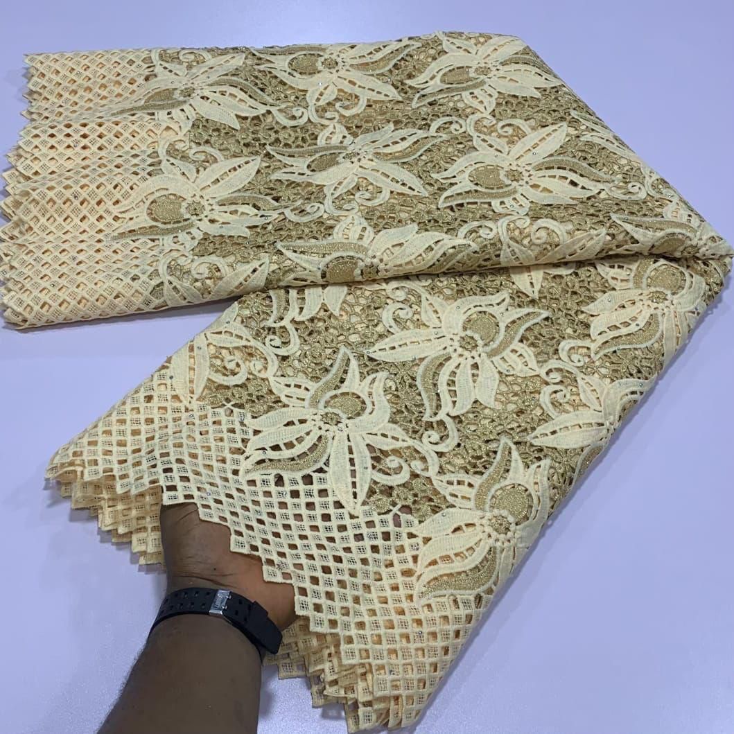 Tolahub's tweet photo. OCTOPUS TISSUE CORD SEQUINS WITH STONE

Price Tag: ₦32,000 (5yards)

Location: Ibadan

Nationwide delivery

07010793928

Please help me RT
@Literaldiva @abisinuolah @Ibadantwitta_ https://t.co/a8K4ffaH0N