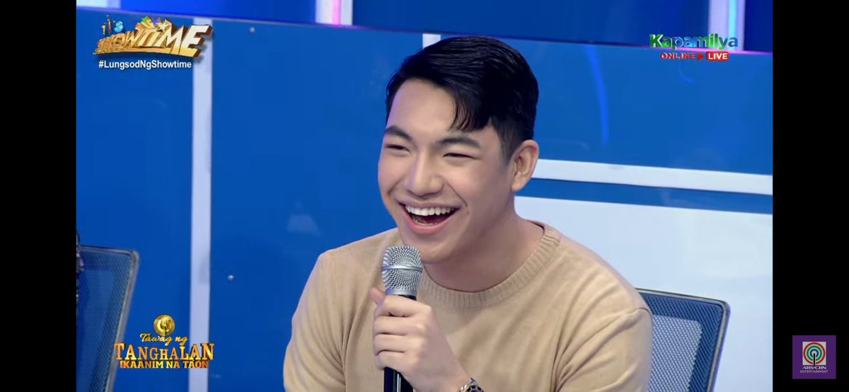 TheDarrenatics2's tweet photo. Ang gwapo ng aming Hurado! 

TNTHuradoDARREN-D5
#DARREN @Espanto2001
#LungsodNgShowtime https://t.co/OuDd3Sw0gh