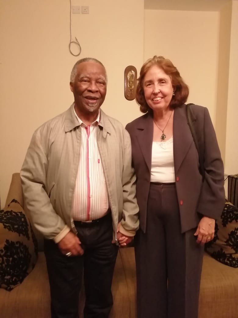 A great honor to participate in the meeting with former President Thabo Mbeki at the South African Embassy in Abuja, together with colleagues from the African diplomatic corps
<a href="/CubaMINREX/">Cancillería de Cuba</a> <a href="/EmbCubaNigeria/">EmbaCuba Nigeria</a> <a href="/lamoros2017/">Luis Alberto Amorós Núñez</a> <a href="/AngelVillaHdz/">Angel Villa Hdz</a> <a href="/ACN_Cuba/">Agencia Cubana de Noticias</a>