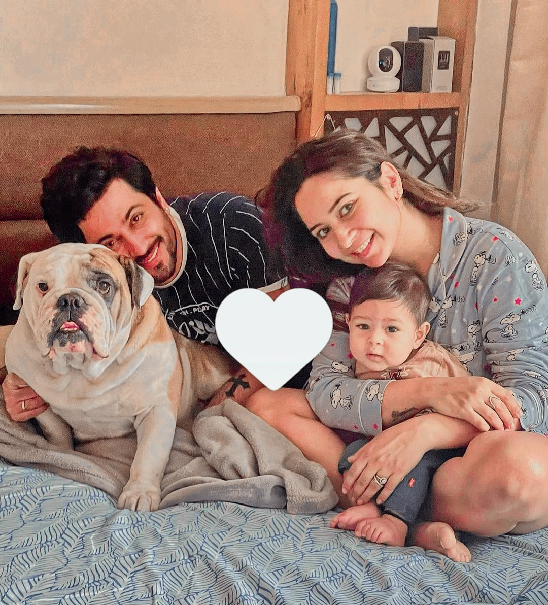 dheeraj_squad's tweet photo. Best Family Moments 💗❤️🥰
All cuties in one frame ❤️
Wow just look at this cute boy ''Zayn'' baby 😍 you are so cute 😍🥰
@DheerajDhoopar @VinnyArora2 
.
#DheerajDhoopar #family https://t.co/RY4eQxI0Ny