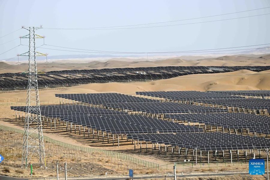PDChina's tweet photo. A new energy base is under construction in Dalad Banner, Erdos, north China's Inner Mongolia Autonomous Region. Located in the east of Kubuqi Desert, the PV power base has an installed capacity of 1 million kW, generating about 2 billion kWh of electricity yearly. https://t.co/vdGKlGoFjk