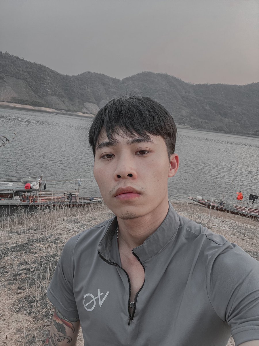 Cuộc sống nơi đây vất vả quá Help me! 😢