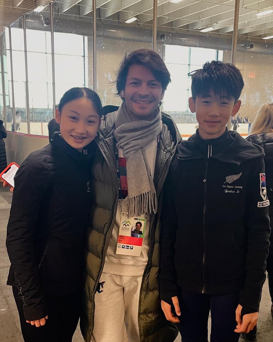 [2023.2]
Advanced Novice Workshop at #4CCFigure
#StéphaneLambiel with skaters from New Zealand 🇳🇿

四大陸選手権期間中に開催されていたアドバンスノービスワークショップより。ステファンとニュージーランドのスケーター🇳🇿

instagram.com/p/CpcCNRKu87W