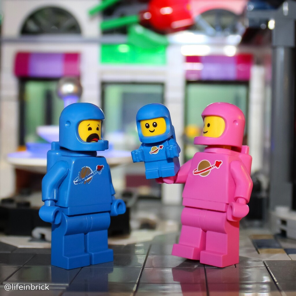 lifeinbrick's tweet photo. Having met up with his ex for the first time in a while, Benny's doing some math.
#lego #benny #bennythespaceman #legominifigures #legospaceman #legospace #legomovie #thelegomovie #everythingisawesome #babyspaceman #afol #afolcommunity #afolphotography โฆ https://t.co/7gyG89SqM1 https://t.co/JMXrz7DZkE