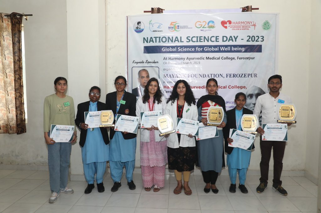 MayankFoundtion's tweet photo. #winners of Inter-college Rangoli/ Poster Making competition on the theme #globalscienceforglobalwellbeing
#NationalScienceDay2023 @JKAroraEDPSCST @PSCST_GoP @thkurmandakini @KSBathPSCST
#MayankFoundation https://t.co/R2NpZJ2giT