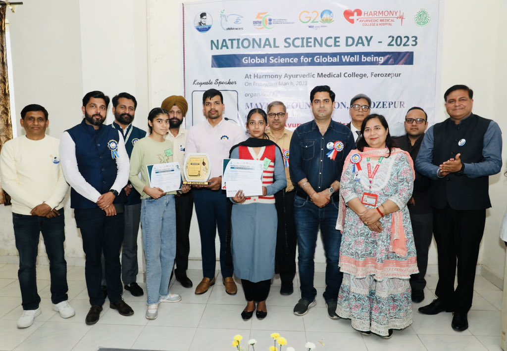 MayankFoundtion's tweet photo. #winners of Inter-college Rangoli/ Poster Making competition on the theme #globalscienceforglobalwellbeing
#NationalScienceDay2023 @JKAroraEDPSCST @PSCST_GoP @thkurmandakini @KSBathPSCST
#MayankFoundation https://t.co/R2NpZJ2giT