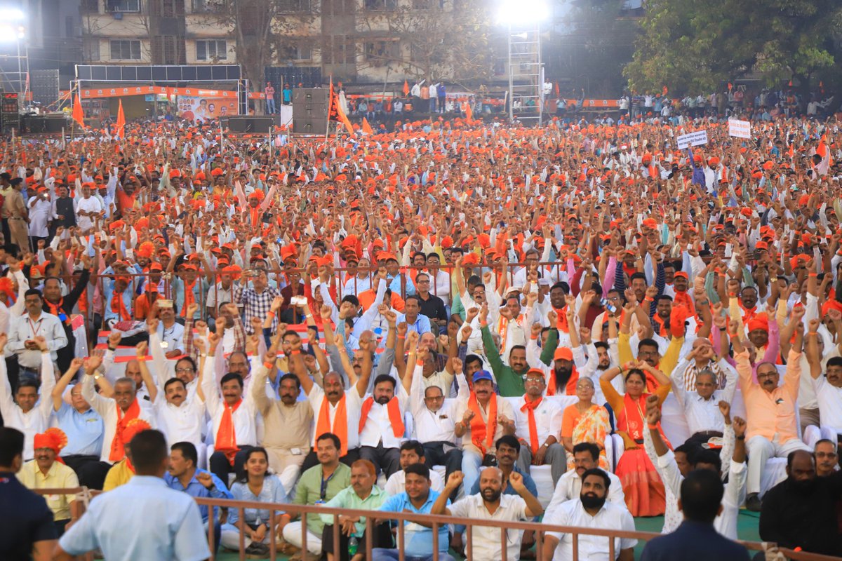 ShivSenaUBT_'s tweet photo. रत्नागिरी हा शिवसेना( उद्धव बाळासाहेब ठाकरे) पक्षाचा बालेकिल्ला! याच रत्नागिरीतील खेड येथे पक्षप्रमुख श्री. उद्धवसाहेब ठाकरे यांची शिवगर्जना सभा पार पडली. लाखो शिवसैनिक या सभेला उपस्थित होते. https://t.co/QRV3xYs0BN
