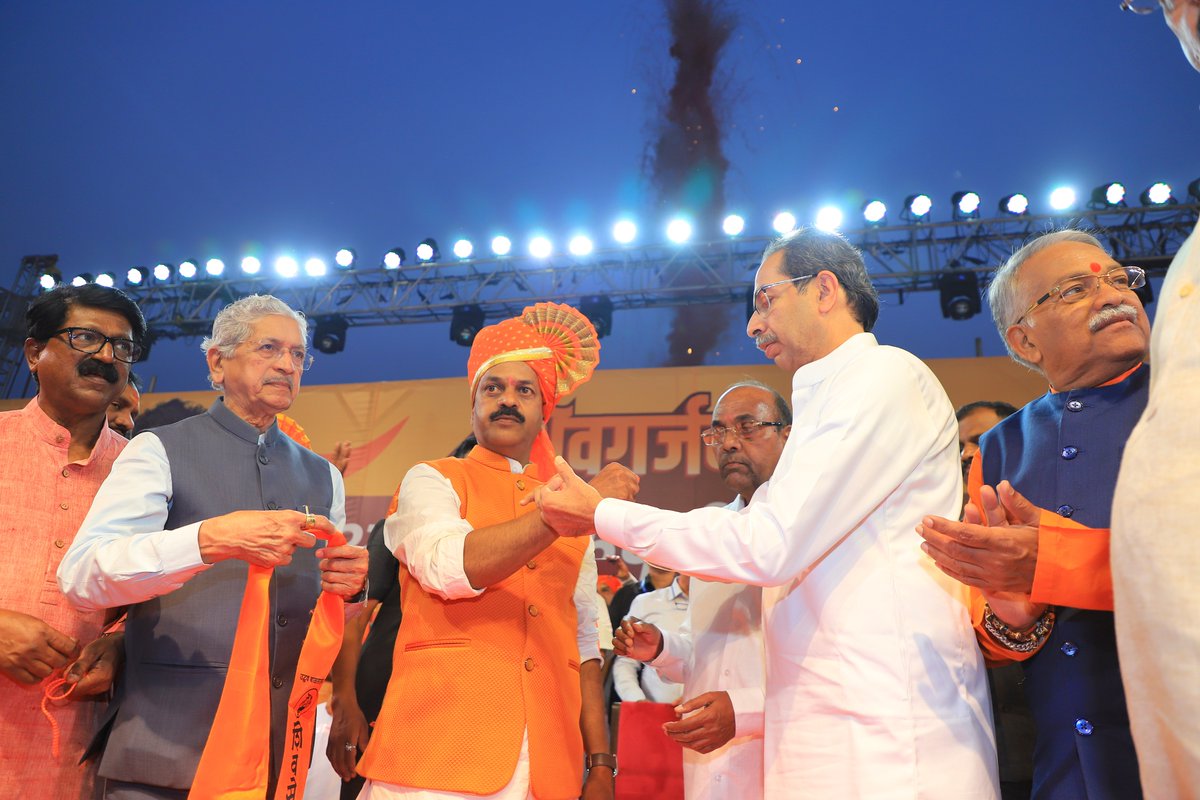 ShivSenaUBT_'s tweet photo. रत्नागिरी हा शिवसेना( उद्धव बाळासाहेब ठाकरे) पक्षाचा बालेकिल्ला! याच रत्नागिरीतील खेड येथे पक्षप्रमुख श्री. उद्धवसाहेब ठाकरे यांची शिवगर्जना सभा पार पडली. लाखो शिवसैनिक या सभेला उपस्थित होते. https://t.co/QRV3xYs0BN
