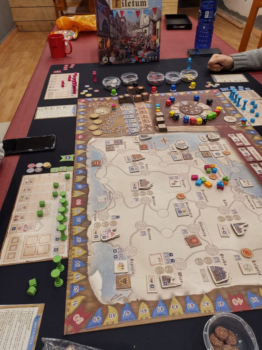 LaTorredeDaus's tweet photo. ➡️ Sin freno
Seguimos muy activos los sábados, partidas mañana y tarde.
#juegosdemesa #jocsdetaula #boardgames #sabadosjugones #CaveEvil #BloodBowl #Tiletum #StarWars #Deckbuilding #Saga #AgeOfSigmar #aos #warhammer https://t.co/ff1WVLqpD7