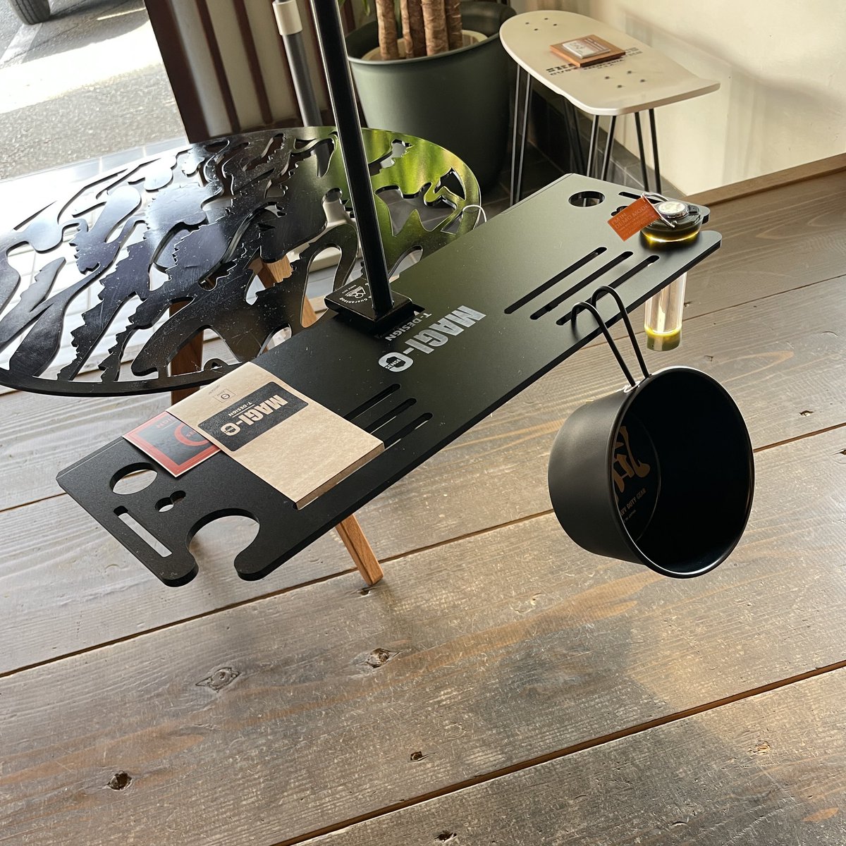 tateisukanna_'s tweet photo. 2wayスタンドにサイドテーブルくっついた
クランプ部やポールどちらにも取り付けOK
エッジスタンドにも対応
ゴールゼロマイクロやスティックターボも
スポッと挿せる
同じくポールに取り付けできる
コーヒーのドリップスタンドも
きてますよ
#タテイスカンナ #tdesign #magi #ver https://t.co/NJFyfcLKCt