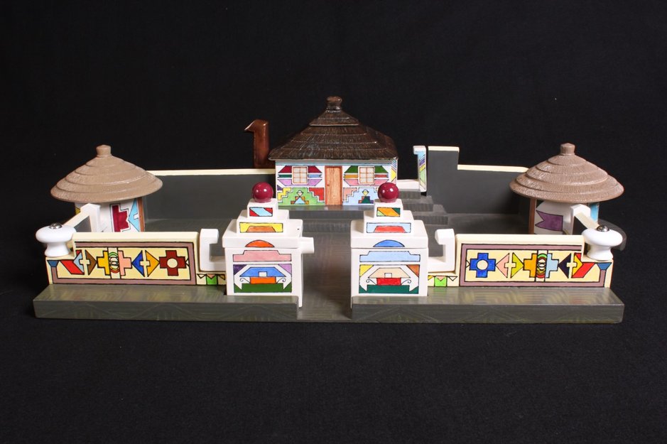 Happy New Week!

DID YOU KNOW?

DITSONG: National Museum of Cultural History houses a unique Ndebele tea set inspired by the legendary colourful geometric Ndebele paintings.

Come see for yourself.

#DitsongMuseumsSA