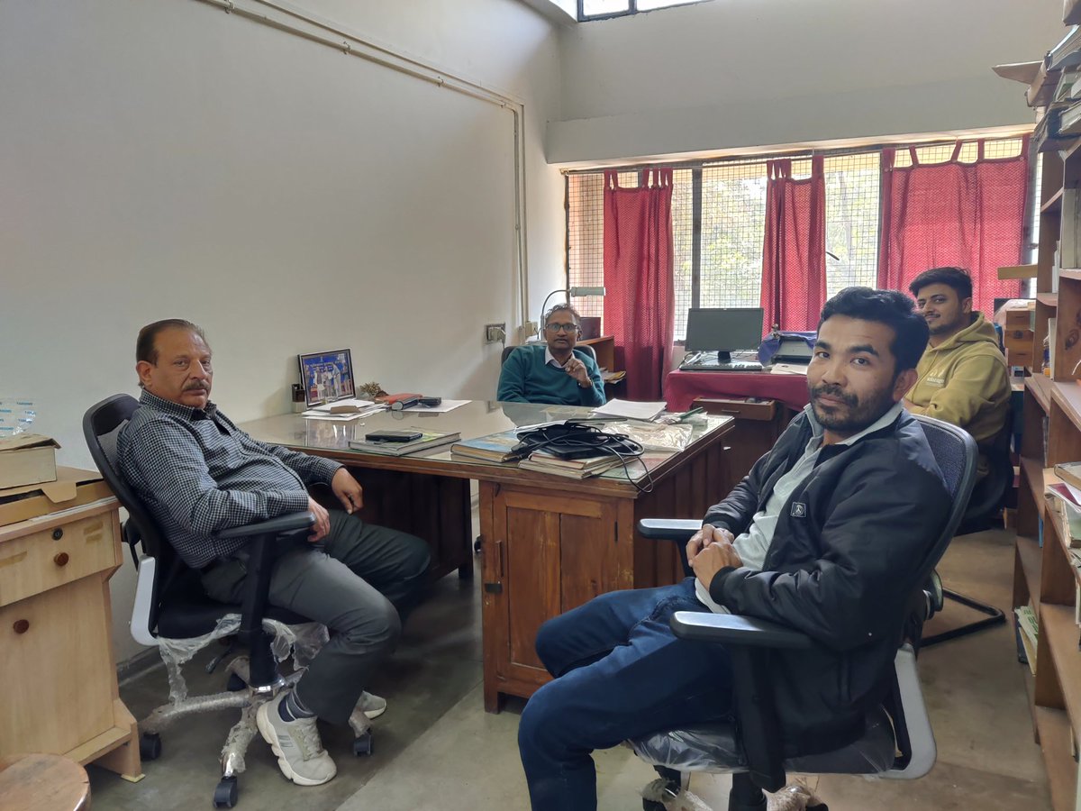 apsgeo002's tweet photo. After the field detailed discussion about Siwalik and other fossil-bearing localities along with different proxies with Prof. Rajeev Patnaik
@OfficialPU #wihg #dehradun @AcSIR_India https://t.co/Vt8xay6g4Q