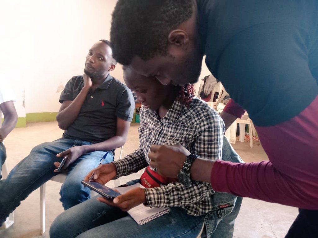 SsessaaziHerman's tweet photo. Training of #KYCTV Media teams from Mbarara and Kabaale on phone documentation/Mobile Journalism (script writing, video editing using kine master /Power director and photo shooting using Open camera
#DignifiedUrbanLife
@sdi_net
#KnowYourCityTv
#ACTogetherUganda https://t.co/0p9Q4HO4dC