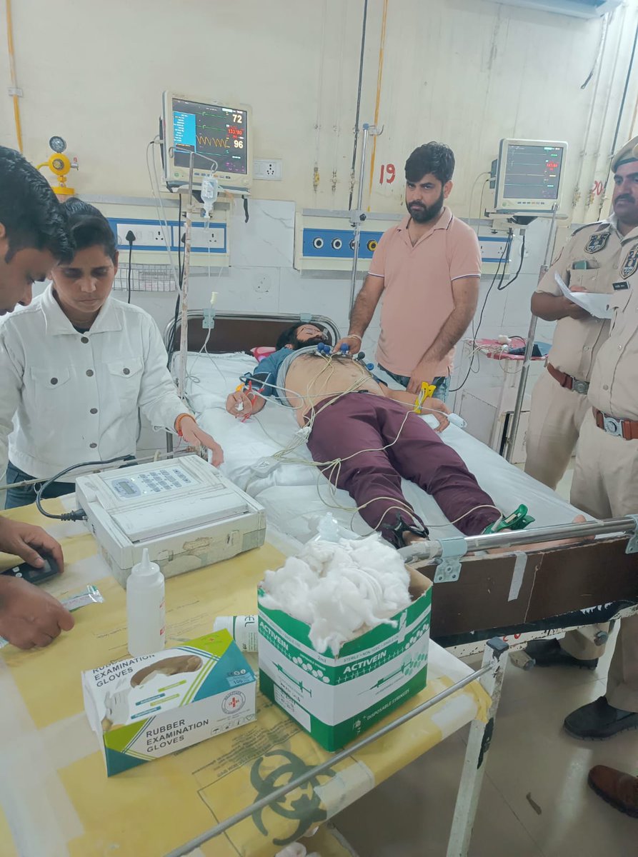 व्यक्तिगत या वैचारिक मतभेद हो सकते है मगर सरकार कब से मानवीय संवेदनाओं को दरकिनार करने लगी?
किसी ने अन्न-जल त्याग किया है, हाल न पूछ सको तो भी सही पर मांगो पर तो संज्ञान लिया जा सकता है!!
<a href="/RajCMO/">CMO Rajasthan</a>
#उपेन_संग_राजस्थान