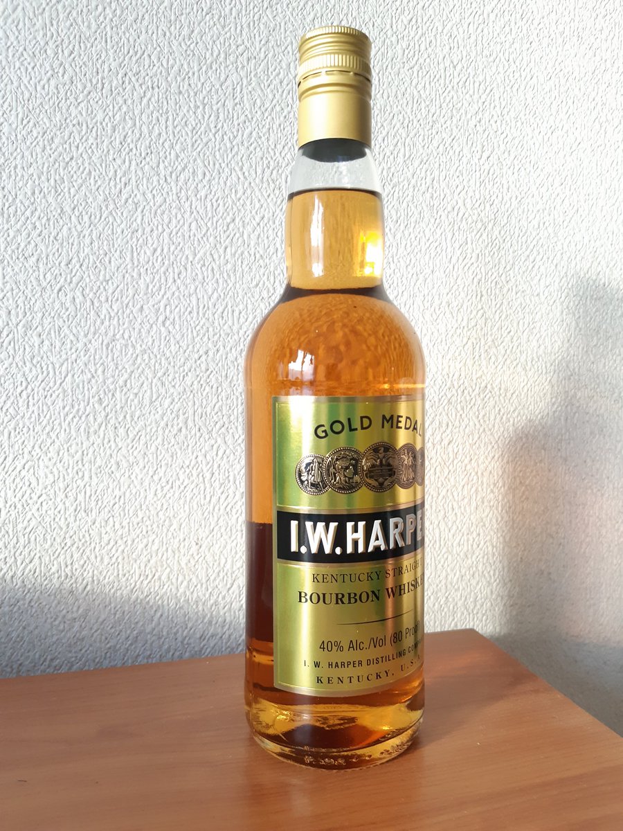 金色に輝く姿が
まさにゴールドメダル🏅

飲みやすいバーボン入門編

I.W.HARPER       GOLD MEDAL

#バーボン 
#ウイスキー 
#IWHARPER