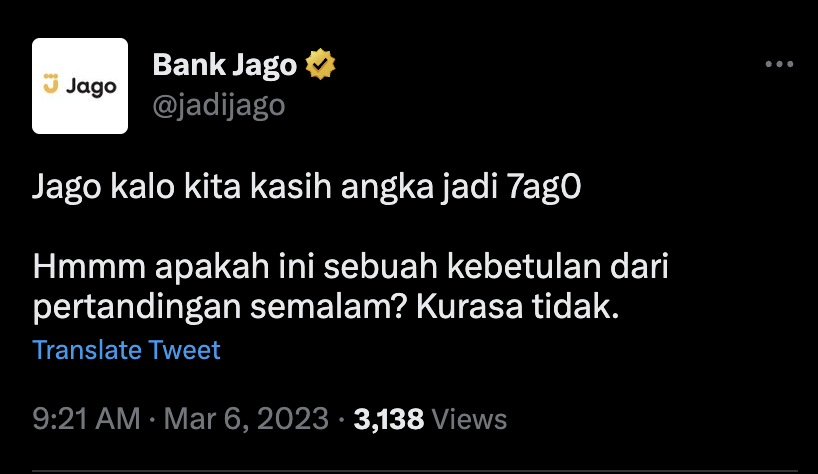 pipis's tweet photo. Ternyata kekalahan MU jadi momen buat beberapa brand lokal cari perhatian. 😆

Tapi sebelum ikutan "ride the wave" pastiin dulu:
1. Apa marketing objective-nya? 
2. Apakah trennya relevan sama PDB (Positioning, Diferentiation, Brand)?
3. Apakah audience-nya ikutan tren itu? 

Keuntungan "ride the wave":
• Brand akan terlihat up-to-date dan lebih "human"
• Kemungkinan awareness dan engagement tinggi
• Menguatkan brand image bila dilakukan dengan tepat 

Dari contoh ini mana favoritmu?
Kalo gue sih suka pendekatannya Sasa. 😂