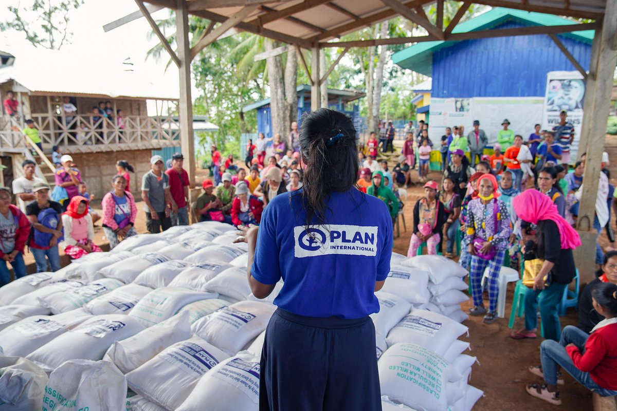 planphilippines's tweet photo. IN PHOTOS: Plan International Philippines distributed 18,868 sacks of rice to 9,434 families affected by Severe Tropical Storm #PaengPH in Upi, Datu Odin Sinsuat, & Datu Blah Sinsuat, Maguindanao.
STS Nalgae Emergency Response is supported by emergency funding raised by @PlanHK. https://t.co/zxcz02CEW5