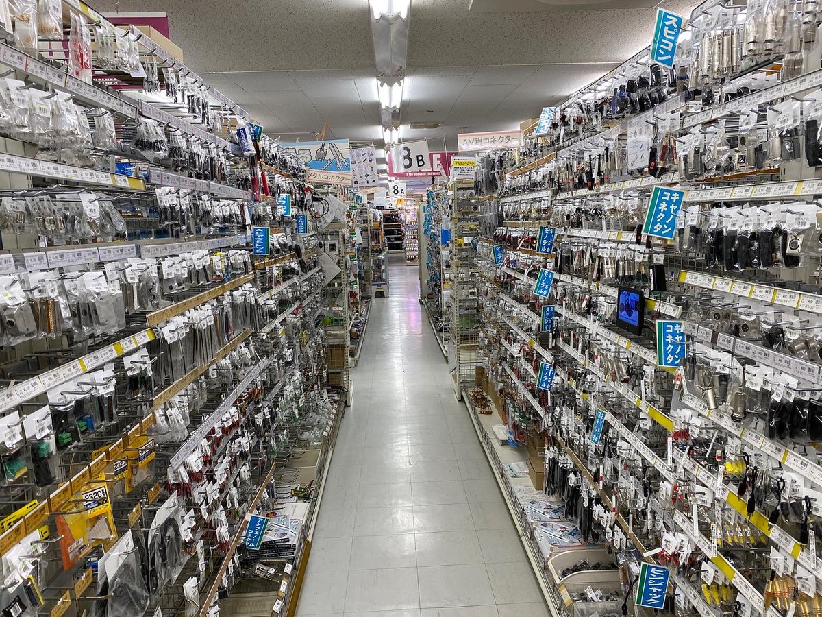 toriopon's tweet image. 福岡に来ております。電気部品ショップのカホパーツさん。かなりの品揃えで実機もあるのでわかりやすいです！
kahoparts.co.jp

#トランジスタ技術
#トラ技