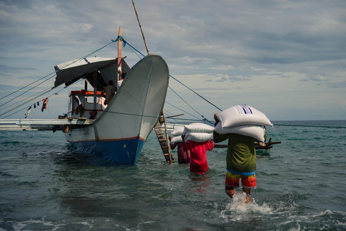 planphilippines's tweet photo. IN PHOTOS: Plan International Philippines distributed 18,868 sacks of rice to 9,434 families affected by Severe Tropical Storm #PaengPH in Upi, Datu Odin Sinsuat, & Datu Blah Sinsuat, Maguindanao.
STS Nalgae Emergency Response is supported by emergency funding raised by @PlanHK. https://t.co/zxcz02CEW5