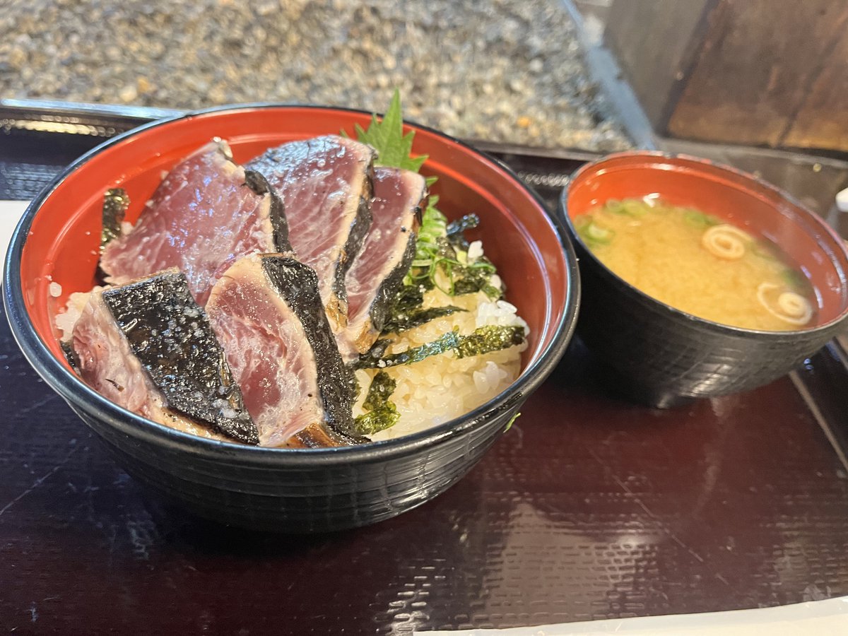 reonekimemo's tweet photo. ひろめ市場と高知城とはりまや橋 https://t.co/3G0sYCO85t