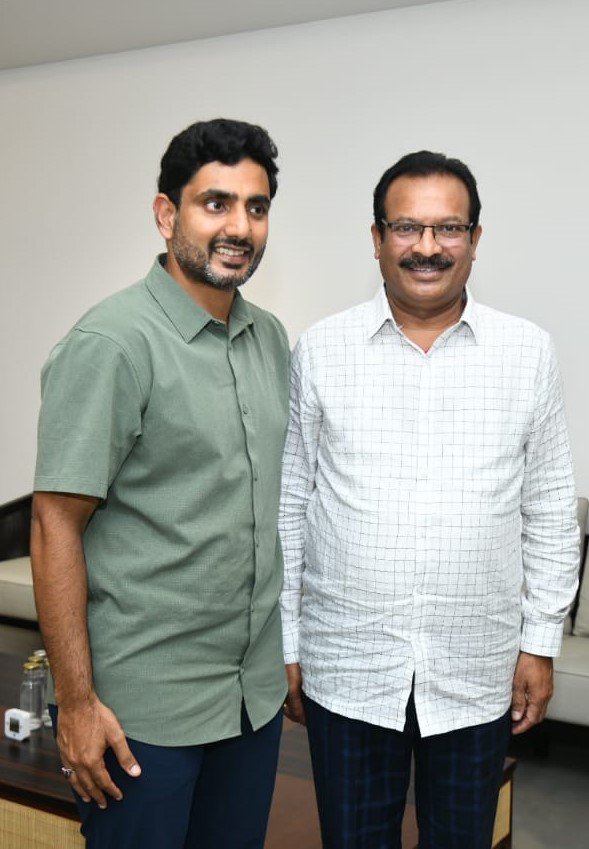Prime9NewsCEO's tweet photo. నారా లోకేష్ ను కలిసిన ప్రైమ్9 CEO వెంకటేశ్వరావు గారు

#Prime9news #prime9 #TDP #NaraLokesh  @naralokesh #prime9newsceo #prime9newsCEOPVenkateswaraRao https://t.co/ypFkizx7dl