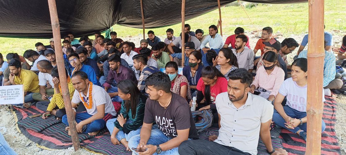 AmanNeg07637376's tweet photo. #UKPSC_JE
#addirrigation228
#justice_with_UKPSC_JE_students
@pushkardhami @PMOIndia @DrRkumar92 @PMOIndia @AmitShahOffice https://t.co/BcGqw8ZYWF