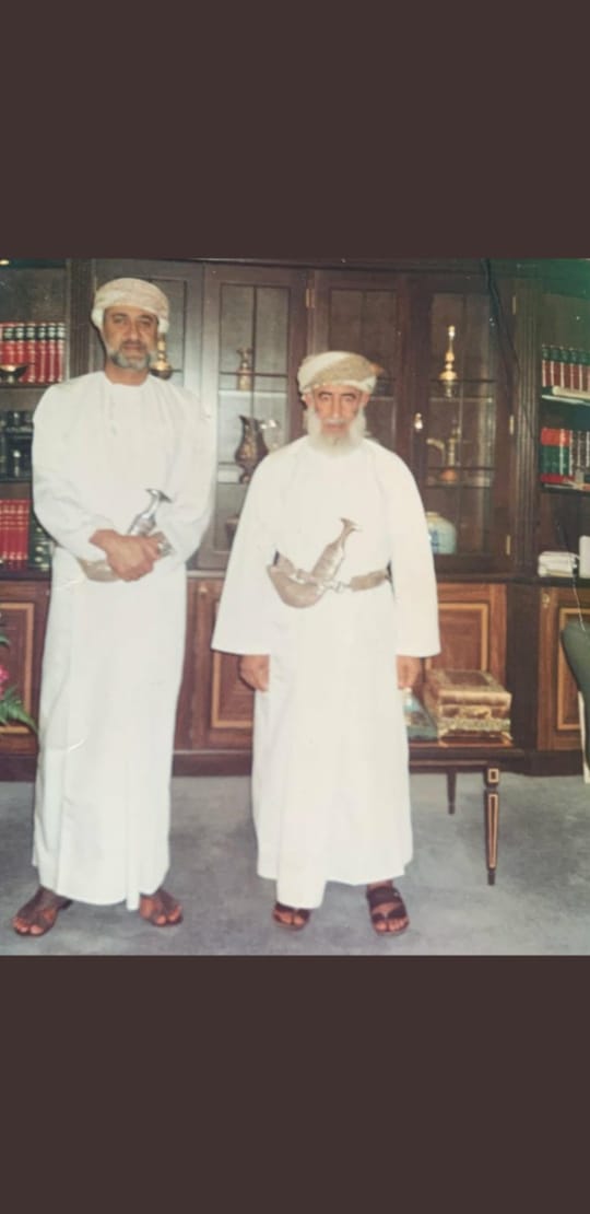 AlwadhahiNabil's tweet photo. أبيات متواضعة مهداة لقبيلة الفرعي﴿الفروع﴾ بسمد الشأن 

للأَخْضَرِ الزاهِي لَألفُ تَحيَّةٍ
بِمَدى الزَّمانِ تَسَامَقَتْ وتُخَلَّدُ
فيكَ القَصيدُ مُسَطَّرٌ ومُحبَّرٌ
ودعَا القَريضُ ولَيسَ فيكَ مُقَلَّدُ
لكِنْ يَشدُّ إليكَ قَومُ كَرامَةٍ
حَتى غَدَوا مِثلَ النُّجومِ تُعَدَّدُ https://t.co/aQVqDMPEy8