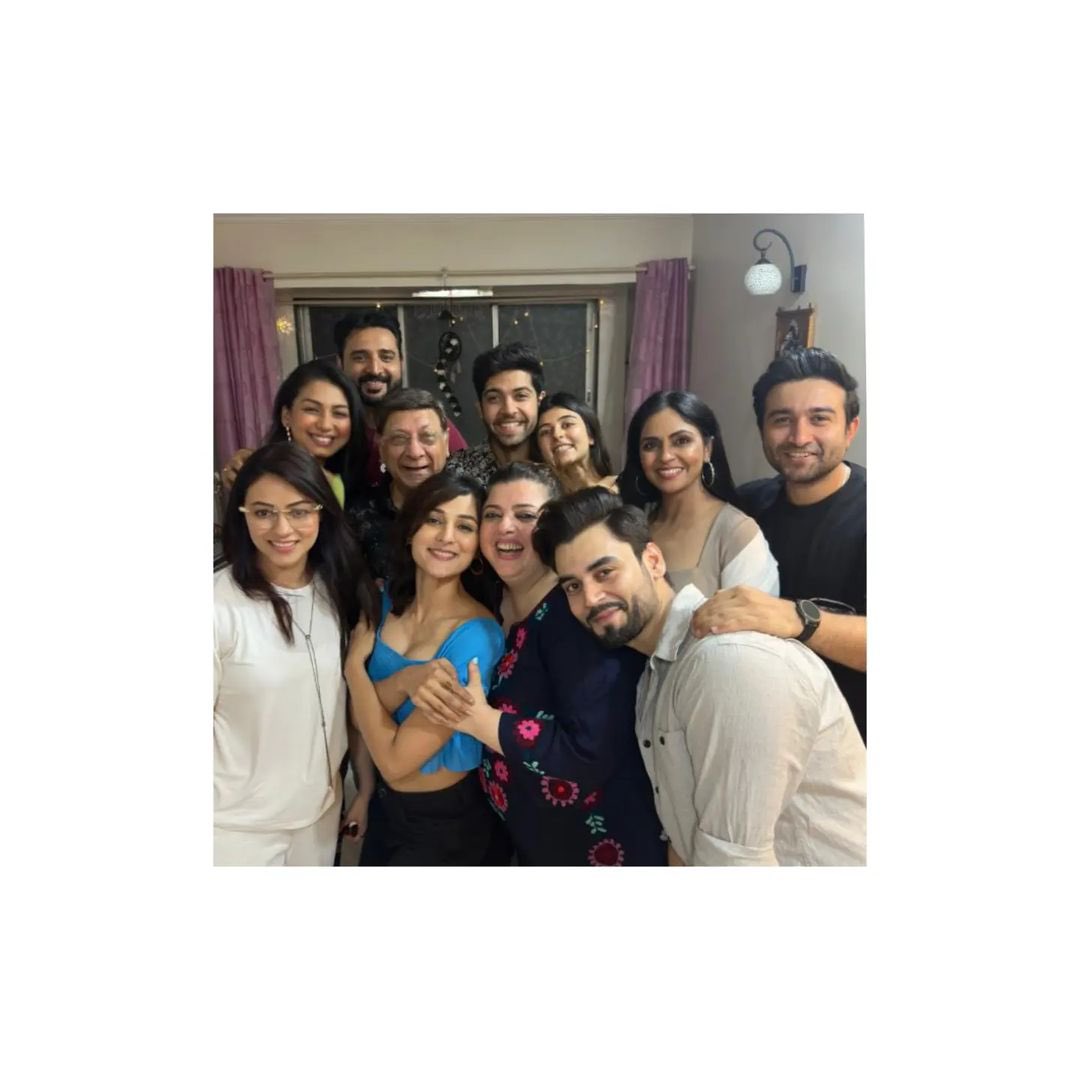 itsangelzlife's tweet photo. Whenever KKIS cast has their reunion, I just remember how badly Vanku robbed us from getting cutest arrange marriage to love marriage trope 😒
#AnuGun would’ve been the chaotic couple which we wanted to watch on TV 🥺
#YeshMan potential ruined 😞
#MananJoshi #YeshaRughani https://t.co/gaj6K8DGOO