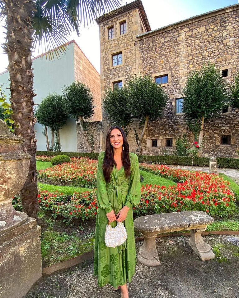Nos encanta cuando os hacéis fotos y nos etiquetáis en ellas y así podemos veros disfrutando en el Palacio. 
Y cuando además sois clientes que nos elegís desde siempre para celebrar momentos importantes, como Laura -en la foto- y su familia, pues entonces ya... 🙃
GRACIAS. 💚