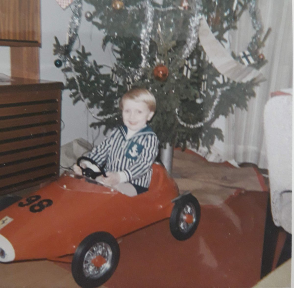 samilletweet's tweet image. Tietoisuus tiedostomattomasta, voi myös selittää polkuautoilijoiden kehityskaaren tietyn toiston, riippumatta merkistä.
#redredred