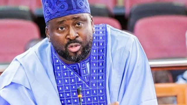 CoperateAda1's tweet image. Just another reminder to Lagos people not to make the same mistake twice.
DESMOND ELLIOT should not return to the state house or even win any state election ever again.

Appeal Court #SuperBingeOnYoutube #DINO Results Obtained Tambuwal Reno 2 States IREV Finally God 19 states