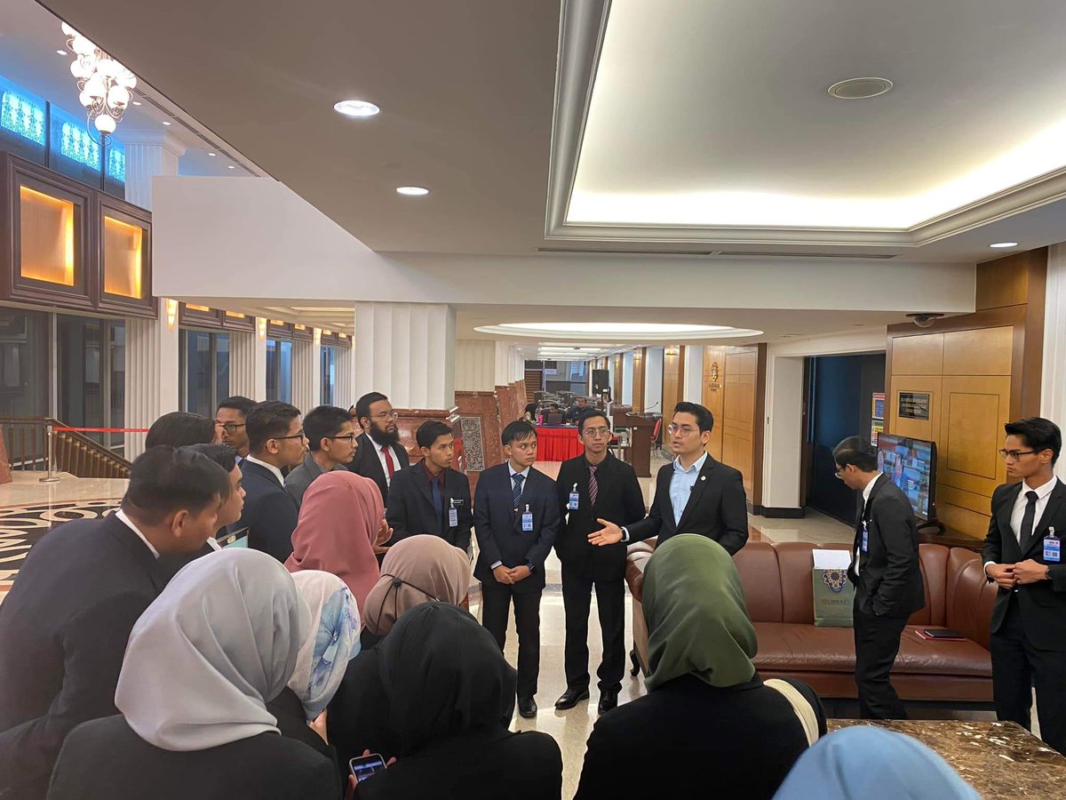 taufiqjoharii's tweet photo. Menerima kunjungan Persatuan Kebangsaan Pelajar Islam Malaysia (PKPIM) di Parlimen.

Saya turut menerima penyerahan Memorandum Cadangan PKPIM Berkaitan AUKU.

Saya mendapatkan pandangan para mahasiswa dan hari ini saya telah masukkan dalam ucapan perbahasan saya di Dewan Rakyat https://t.co/IGrb7lqAmv