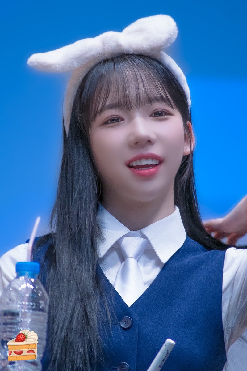 _nyan_211's tweet photo. 𝟐𝟐𝟏𝟏𝟐𝟕 HQ 📸

🐰💙

#CLASSy #클라씨 #クラッシー 
#홍혜주 #HONGHYEJU #へジュ https://t.co/Demk1oKkY0