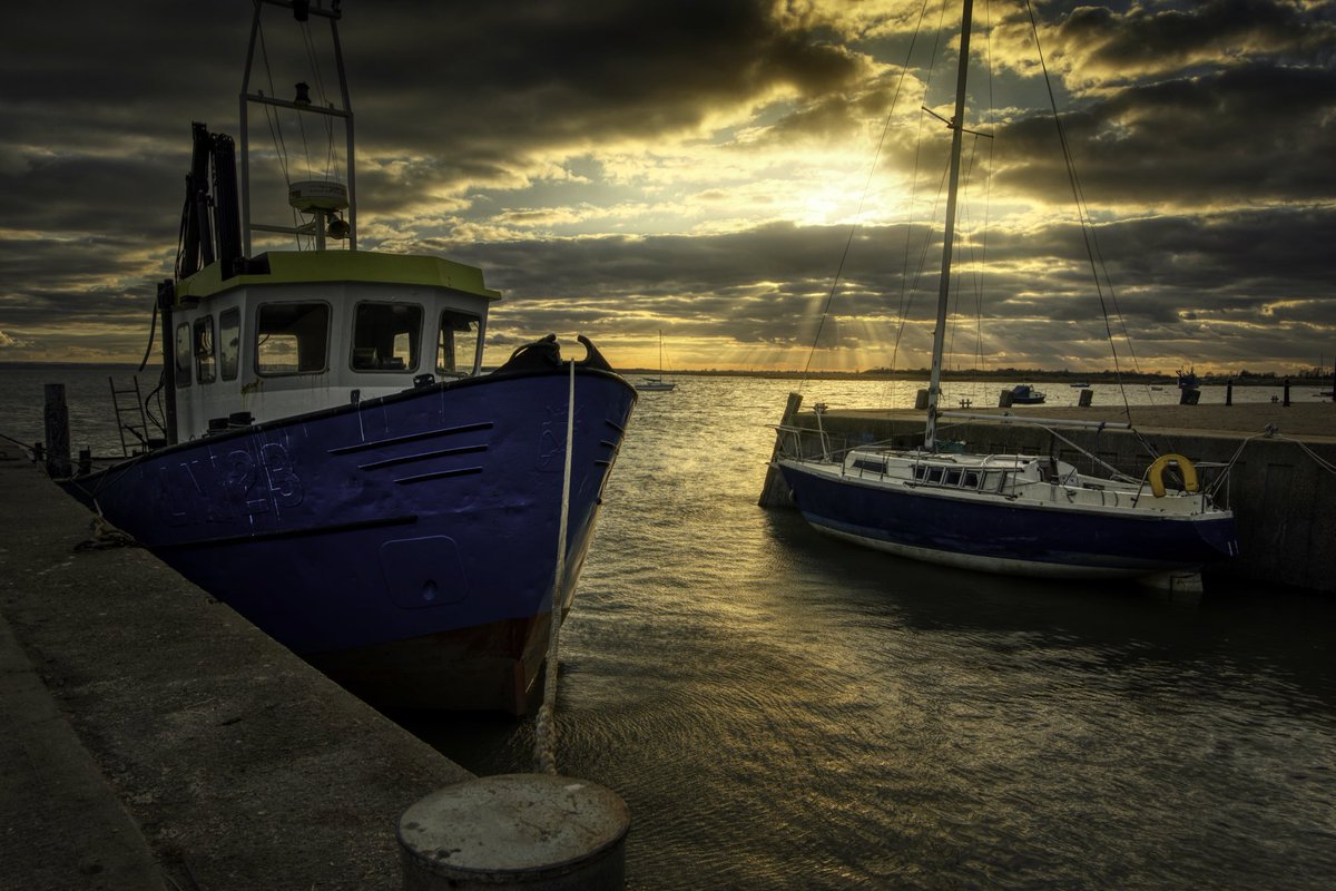 Harbour #leighonsea #sunsetlovers #FishingAndTravel #sharemondays #fsprint